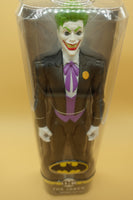 
              The Jocker, Serie Gotham, 30 cm, Traje negro, con 11 puntos de articulación
            